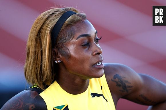 A velocista Elaine Thompson pratica esporte com lace loira