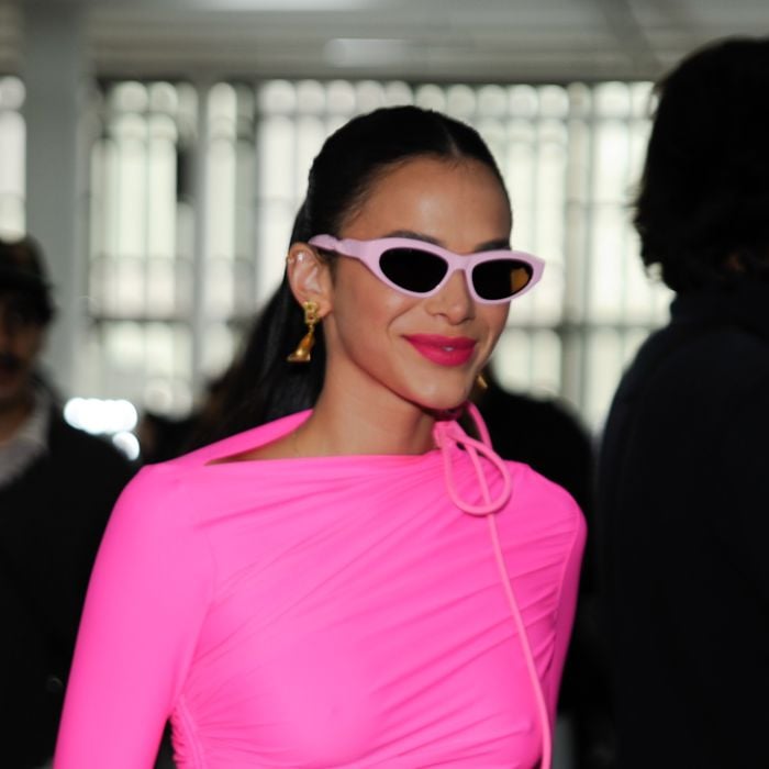 Bruna Marquezine foi com look rosa em evento &quot;Pulsar&quot;, nesta quarta-feira (17)