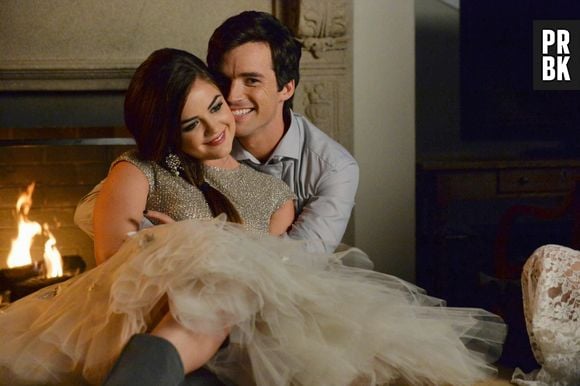 "Pretty Little Liars: Um Novo Pecado": final da temporada revela que Ezra (Ian Harding) e Aria (Lucy Hale) têm conexão com o bebê de Imogen (Bailee Madison)