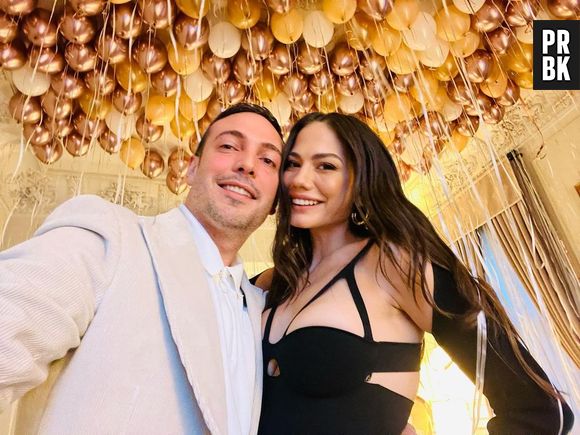 Demet Özdemir se casou com o musicista Oğuzhan Koç