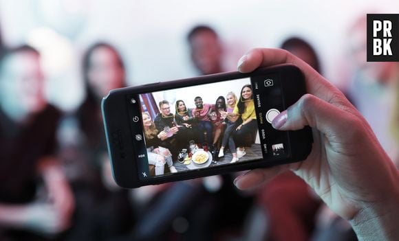 Tire muitas fotos de casa para se lembrar de como aproveitou o Rock in Rio 2022 de casa da melhor forma possível