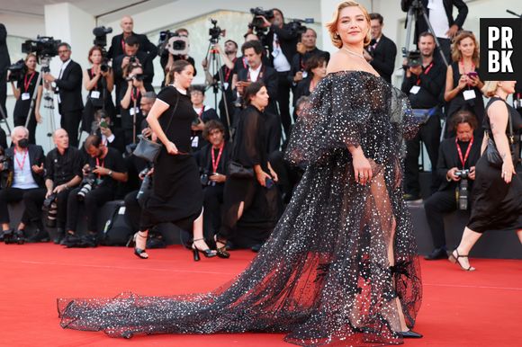 "Don't Worry Darling": Florence Pugh não compareceu a todos os eventos do filme, intensificando boatos de briga com Olivia Wilde. A diretora negou qualquer intriga.