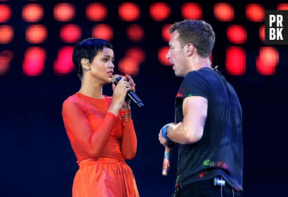 Coldplay e Rihanna cantam a música "Princess of China"