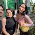 Dua Lipa esbanja simpatia com fãs em São Paulo