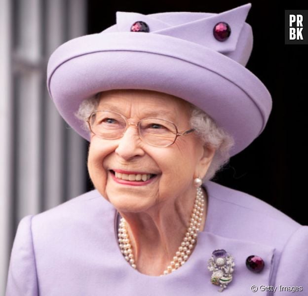 Rainha Elizabeth II assistia "The Crown", confirma fonte ligada à Família Real Britânica