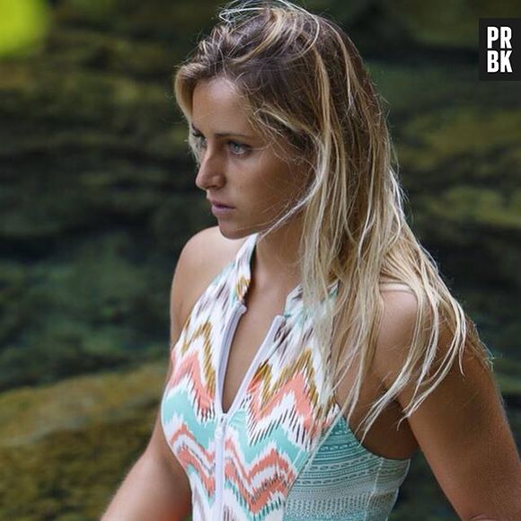 Lucia Martiño em ensaio para marca de roupas de banho