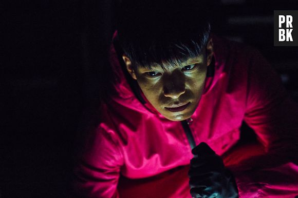 Policial Jun-ho (Wi Ha-joon) caiu de um penhasco no ano de estreia de "Round 6", mas pode ter sobrevivido e estar na 2ª temporada