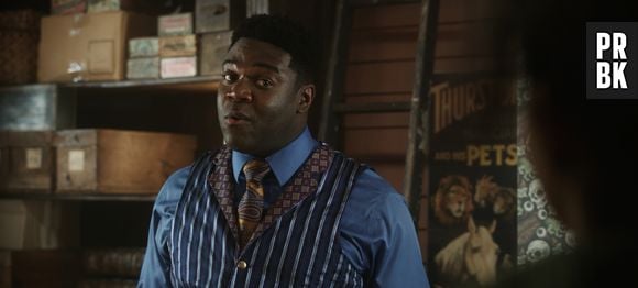 Cena pós-créditos de "Abracadabra 2" mostra gato de Gilbert (Sam Richardson) encontrando outra Vela da Chama Negra