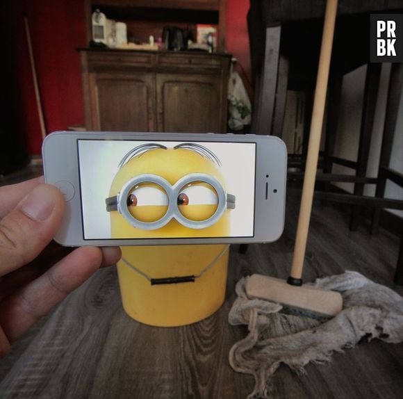 Minion da animação "Meu Malvado Favorito" em balde amarelo