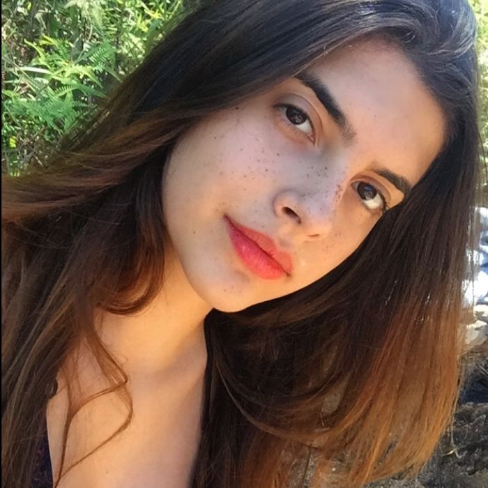  Letícia Maia Alvarenga  , de 21 anos, e   Desirrê Freitas  , de 26, que supostamente estariam sendo vítimas de tráfico humano. 