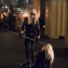 Em "Arrow", Laurel (Katie Cassidy) tem uma alucinação que Sara (Caity Lotz) está na sua frente!