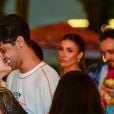 Ex de Eder Militão, Karoline Lima troca beijos com Nilson Neto na Farofa da Gkay