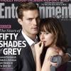 Jamie Dornan e Dakota Johnson posam como Christian Grey e Anastasia Steele de "50 Tons de Cinza" para a revista "Entertainment Weekly"