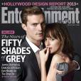 Jamie Dornan e Dakota Johnson posam como Christian Grey e Anastasia Steele de "50 Tons de Cinza" para a revista "Entertainment Weekly"