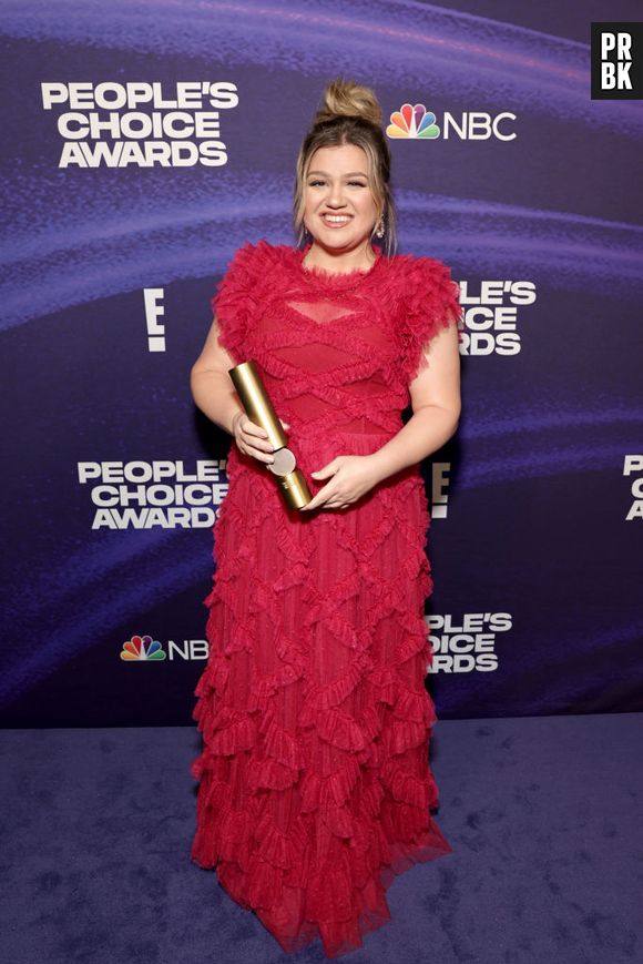 People Choice's Awards 2022: Kelly Clarkson e mais looks dos famosos no evento