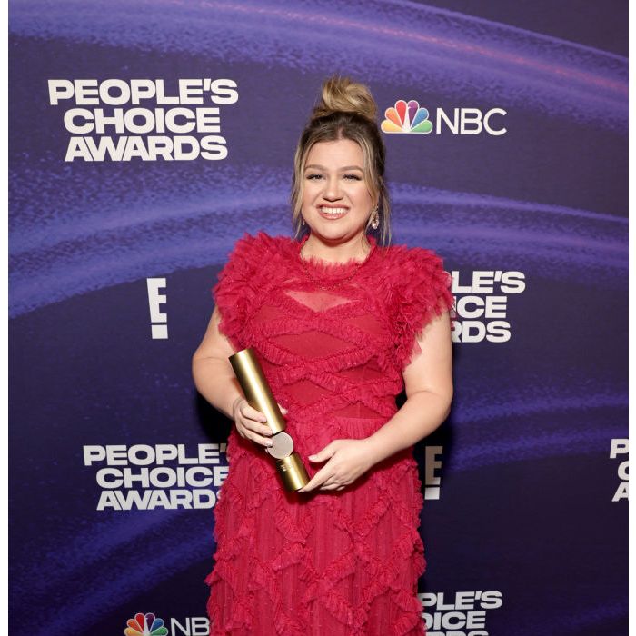 People Choice&#039;s Awards 2022: Kelly Clarkson e mais looks dos famosos no evento