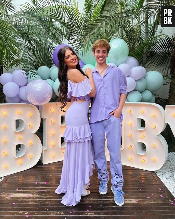 Vivi e Juliano Floss foram ao chá de bebê de ViihTube como casal