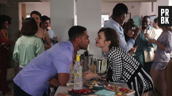 "Emily em Paris": Emily (Lily Collins) e Alfie (Lucien Laviscount) têm altos e baixos nos novos episódios