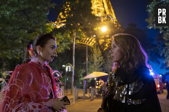 Em "Emily em Paris 3", Emily (Lily Collins) continua buscando o respeito de Sylvie (Philippine Leroy-Beaulieu), mas com limites