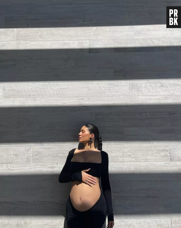 Kylie Jenner ainda não posta muitas fotos de filho mais novo com Travis Scott