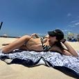 Jade Picon adora biquínis menores para curtir a praia