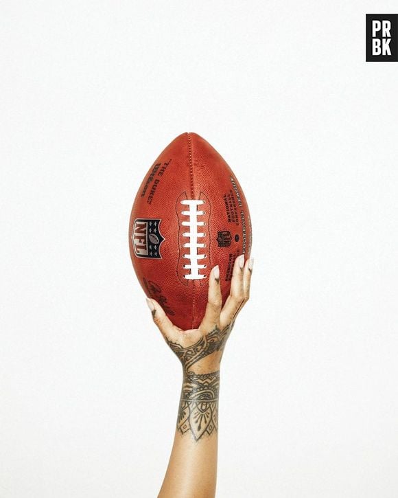 Rihanna confirmou show no Super Bowl com foto no Instagram, em setembro