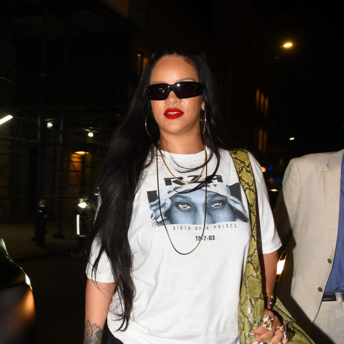 Rihanna teria atrasado 5 horas para reunião com patrocinadores do Super Bowl, segundo perfil de fofoca