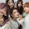 NewJeans é girlgroup da ADOR, da HYBE, formado por  Minji, Hanni, Danielle, Haerin e Hyein 