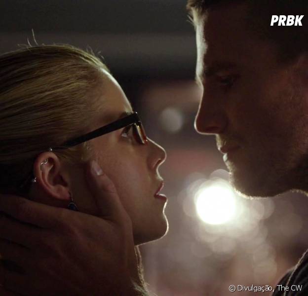 Em "Arrow", Oliver (Stephen Amell) e Felicity (Emily Bett Rickards) não vão ficar juntos por enquanto