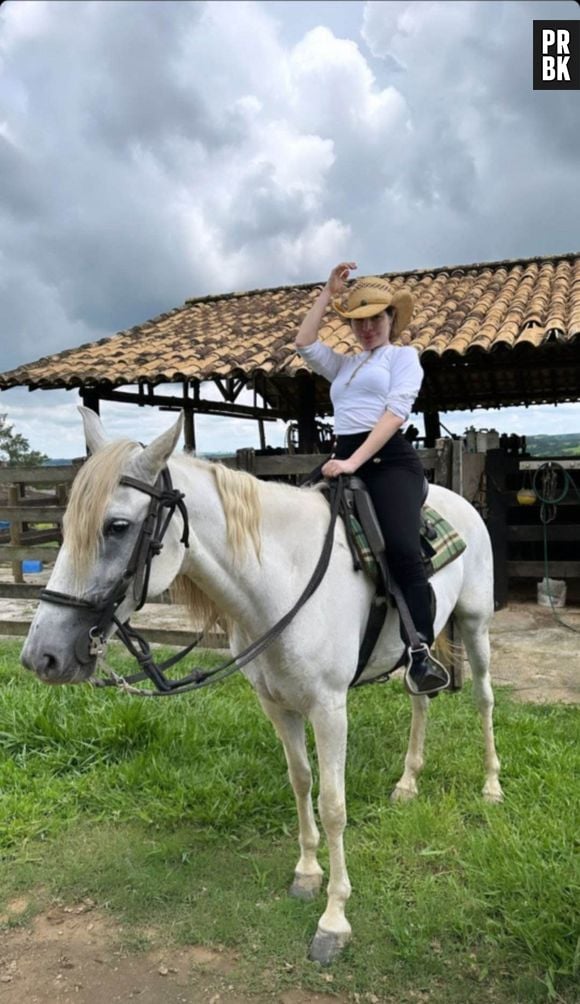 Gkay aproveitou o "período off" no campo, com sua família