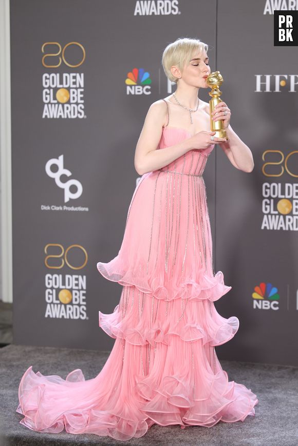 Julia Garner, de "Inventando Anna", no Globo de Ouro 2023