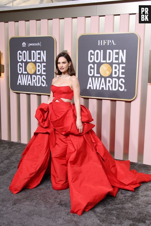 Lily James no Globo de Ouro 2023