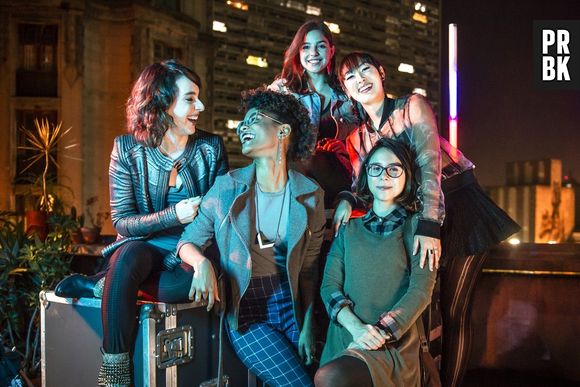 "As Five", 2ª temporada: Samantha (Giovanna Grigio) termina com Lica (Manoela Aliperti) e protagonista fala sobre dureza no amor em publicação de revista sobre geração Z