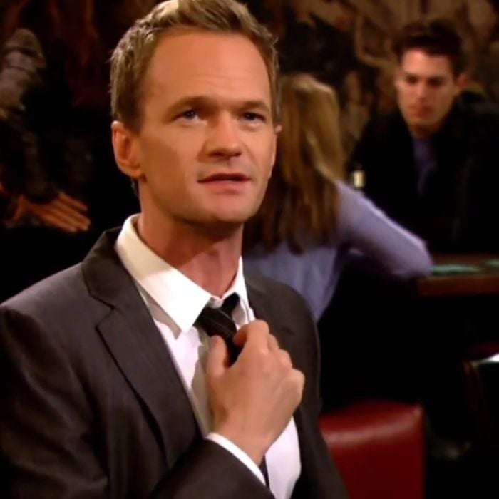 Barney (Neil Patrick Harris) é o destaque do episódio com rimas de &quot;How I Met Your Mother&quot;