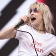 Fãs protestam em show do Paramore com vaias e Hayley Williams toma atitude