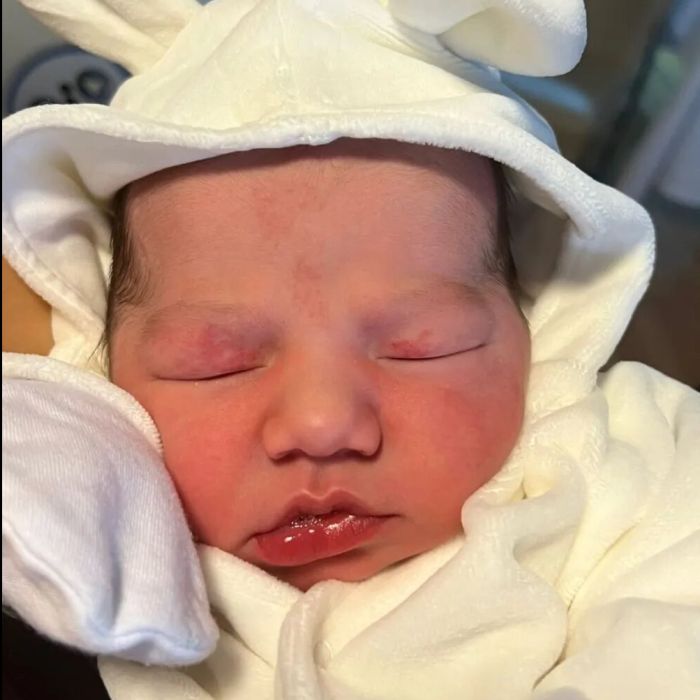 Além de postar homenagem no feed do Instagram, Gabi publicou Stories com o rosto do bebê