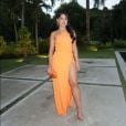 A influencer Thaynara OG usou um vestido amarelo de alças assimétricas