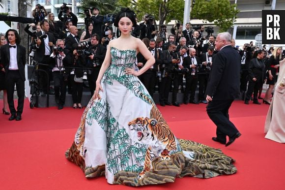 Impossível não olhar a estampa do vestido da atriz chinesa Fan Bingbing