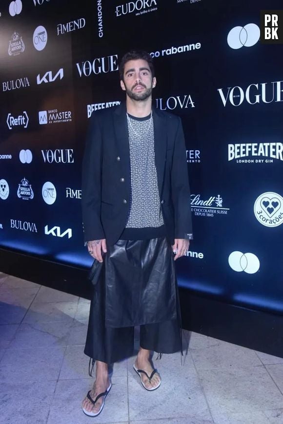 Pedro Scooby usou chinelos no Baile da Vogue 2022