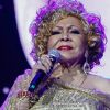 Alcione, homenageada da noite, estava deslumbrante com look dourado brilhante