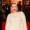 Duda Beat ousou com look branco transparente