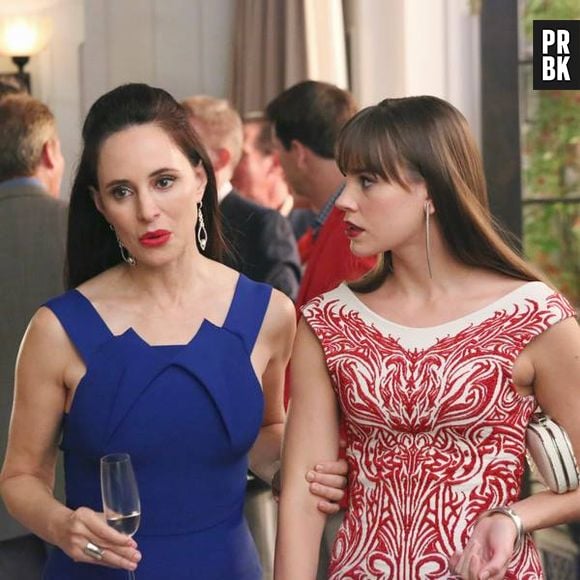 Victoria (Madeleine Stowe) e Charlotte (Christa B. Allen) estão armando contra Emily (Emily Vancamp) em "Revenge"