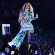Beyoncé usa vestido holográfico que foi homenageado por Ludmilla