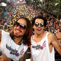 Sam Alves e Kim Lírio, do "The Voice Brasil", se juntam ao Babado Novo em trio elétrico na Bahia