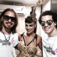  Sam Alves e Kim L&iacute;rio, astros do "The Voice Brasil", posam com Mari Antunes, do Babado Novo 