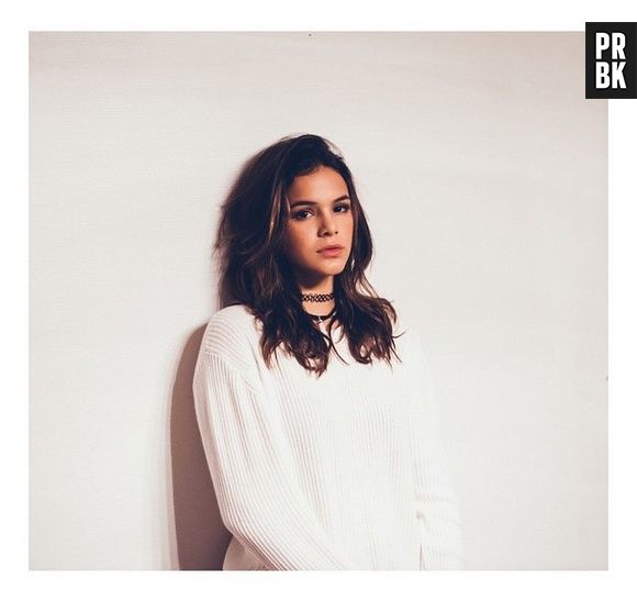 Bruna Marquezine posta foto com olhar para lá de sedutor em seu Instagram