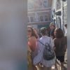 Italiana alerta turistas para o risco de ladrões e vídeos bombam na web