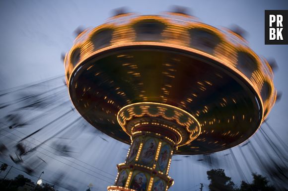 Imagens sinistras! Brinquedo falha, arremessa seis  pessoas e uma fica pendurada em parque na Bélgica