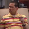 Em "Two and a Half Men", Alan (Jon Cryer) não acha que Charlie vai aparecer tão cedo