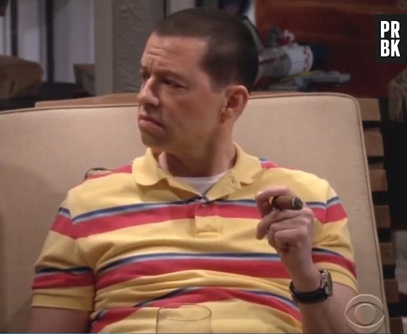 Em "Two and a Half Men", Alan (Jon Cryer) não acha que Charlie vai aparecer tão cedo